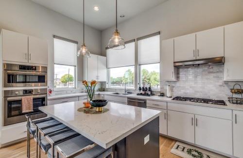 Spring Shadows House | Luxurious 3 story home in Houston! Elegance galore