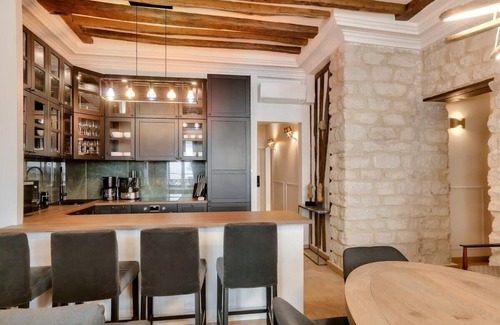 Bonne-Nouvelle Apartment | Enchanting Stay in the Heart of Paris with Family Amenities