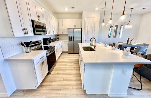 Davenport House | Relaxing Oasis Resort with Pool and Pet-Friendly Amenities