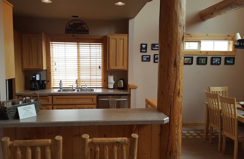 Redmond House | Inviting Eagle Crest Chalet with Hot Tub & Golf Course Access