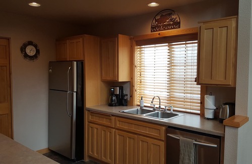 Redmond House | Inviting Eagle Crest Chalet with Hot Tub & Golf Course Access