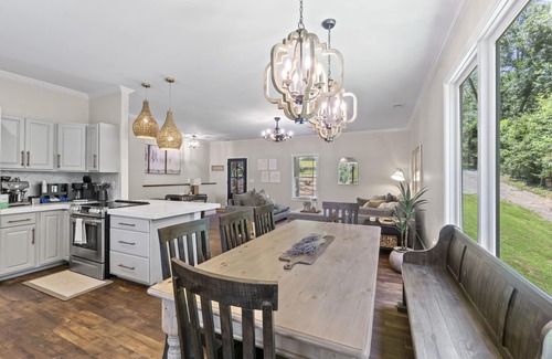Greenville - Spartanburg House | Exceptional 3BR Retreat on Lake Saluda with Kayaks