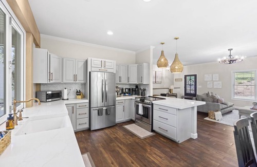 Greenville - Spartanburg House | Exceptional 3BR Retreat on Lake Saluda with Kayaks