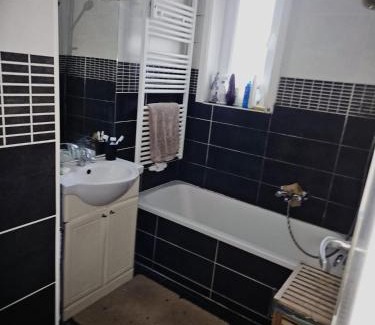 Sint-Lambrechts-Woluwe Apartment | Family-Friendly 4-Star Retreat for Memorable Stays