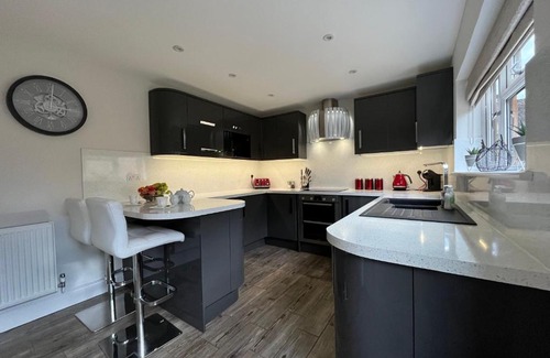Stow-on-the-Wold House | Elegant Cotswold Retreat with Hot Tub & Pet-Friendly Perks