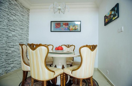 Abuja Apartment | Elegant 4 Bedroom Duplex with Pool & WiFi - Rated 10/10