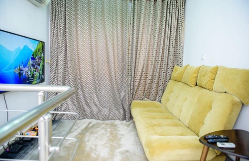 Abuja Apartment | Elegant 4 Bedroom Duplex with Pool & WiFi - Rated 10/10