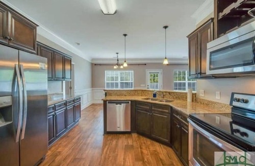 Hinesville House | Luxurious 4 bedroom home with huge Master ensuite - pet friendly!