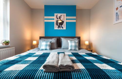 Southampton House | Family-Friendly Retreat: Sleeps 8 with Ample Parking