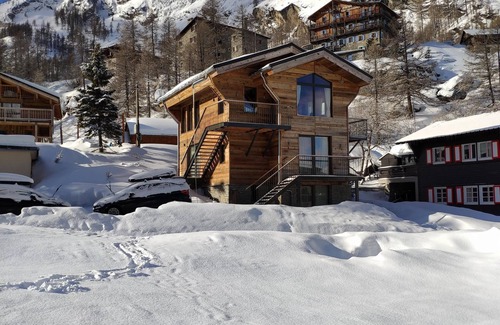 Les Boisses Ski Chalet | Premier Ski-In, Ski-Out Chalet on Tignes Slopes - 10/10 Rated