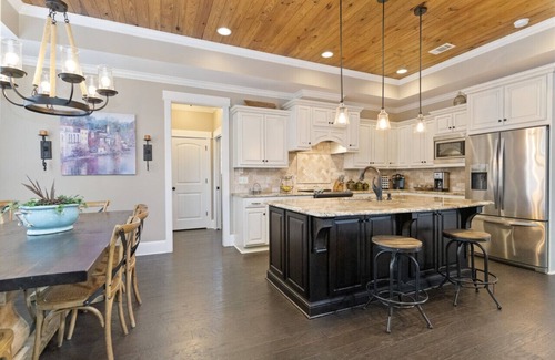 Reynolds Landing House | Unwind in Master Suites with Marina and Lake Access