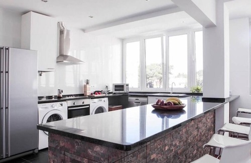 Carcavelos Apartment | Luxurious 4Bedroom Apartment with Terrace & Sea Views,100m from Carcavelos Beach