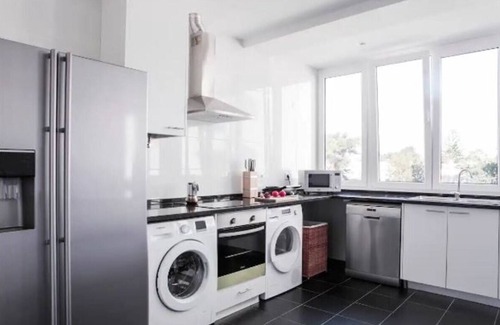 Carcavelos Apartment | Luxurious 4Bedroom Apartment with Terrace & Sea Views,100m from Carcavelos Beach
