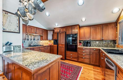 Stonehaven House | Inviting 4BR Retreat with Hot Tub Near Golf Course
