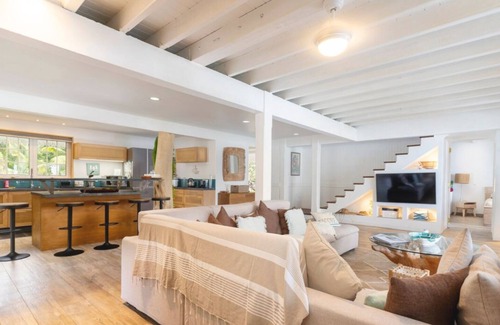 French Polynesia House | Elegant 4BR Oceanfront Villa with Spa & Hot Tub Retreat