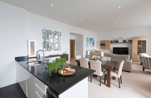 St Ives Apartment | Stunning 5-Star Beachfront Apartment with Free WiFi & Views
