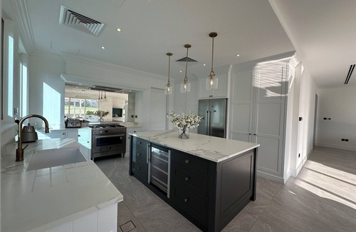 Dubai Sports City Villa | Luxurious 5 Bedroom Golf Course Villa with Stunning Pool, WiFi, AC in Dubai