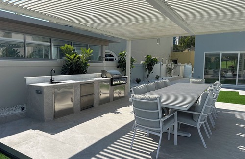 Dubai Sports City Villa | Luxurious 5 Bedroom Golf Course Villa with Stunning Pool, WiFi, AC in Dubai