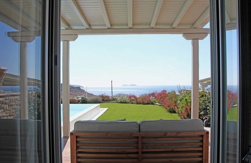 Xilokeratidi Villa | Elegant Villa with Private Pool and Breathtaking Sea Views