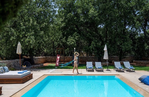 Atsipópoulon Villa | Stunning 5-Bedroom Villa with Private Heated Pool & Garden