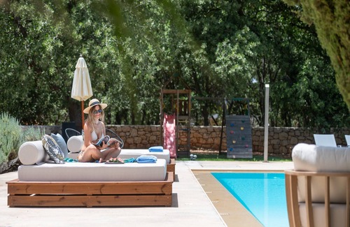 Atsipópoulon Villa | Stunning 5-Bedroom Villa with Private Heated Pool & Garden