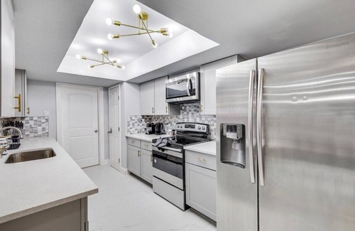 The Colony House | Spacious 5BR Retreat with Pool, Sauna & Game Room