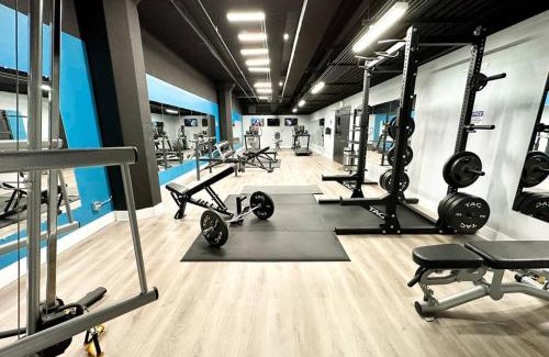 Near South Side Apartment | Spacious McCormick Suite with Pool Table & Gym Access