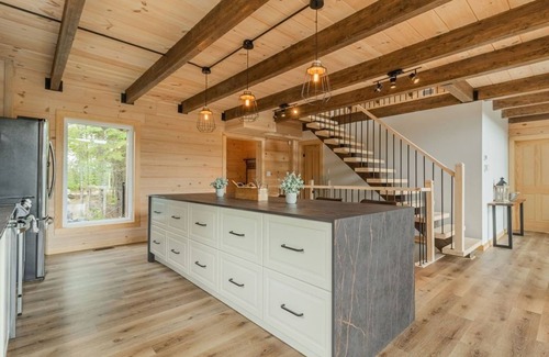 Chertsey Ski Chalet | Exceptional 5BR Wood Chalet with Spa and Family Amenities