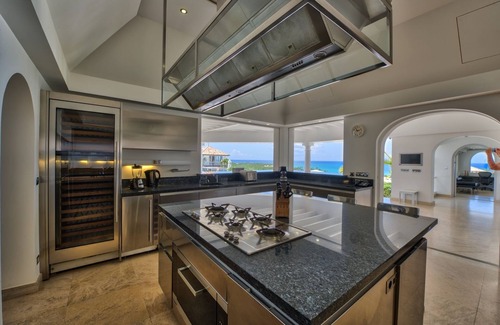 Rambaud Villa | Elegant 7-Bedroom Villa with Private Pool and Ocean Views