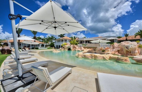 Rambaud Villa | Elegant 7-Bedroom Villa with Private Pool and Ocean Views
