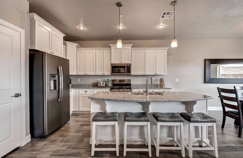 Hurricane House | Elegant 7BR Zion Village Townhome with Spectacular Views