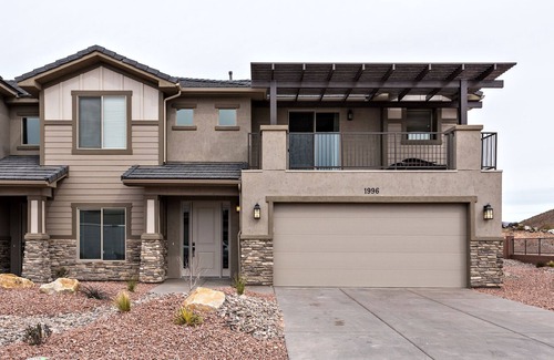 Hurricane House | Elegant 7BR Zion Village Townhome with Spectacular Views