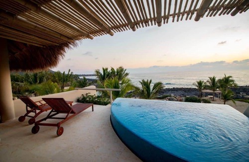 Troncones Villa | Top-Rated Tropical Beachfront Penthouse with Spa & Breakfast