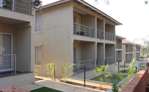 Mangaon Apartment | Pet-Friendly AC Apartment Near Tamhini Ghat & Kolad Rafting