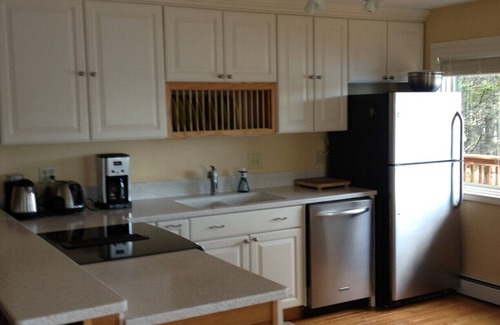 Kodiak Apartment | Elegant Stay with Spectacular Ocean Views and Spa Access