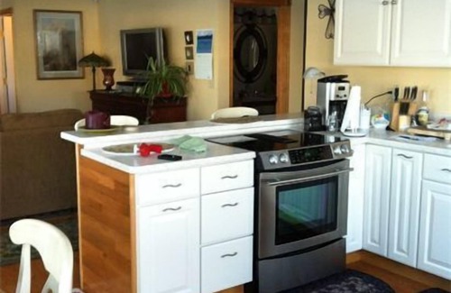 Kodiak Apartment | Elegant Stay with Spectacular Ocean Views and Spa Access