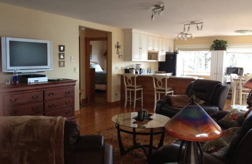 Kodiak Apartment | Elegant Stay with Spectacular Ocean Views and Spa Access