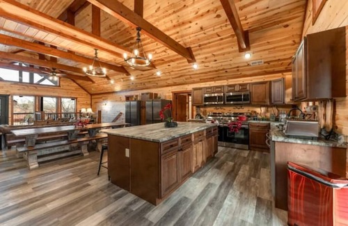 Caton Cabin | Unique Cabin Retreat with Private Pool and Spa Experience