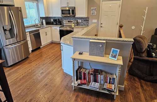 Olivette House | Indulge in Comfort at Zoey's House in Olivette