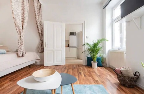Roßau Resort | Bright Retreat, 4-Star Stay Just Steps from City Center