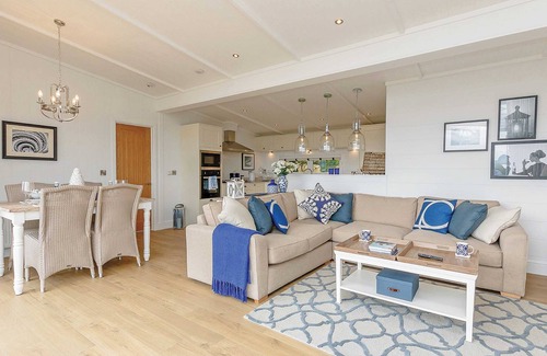 Narberth Ski Chalet | Contemporary Lodge with Breathtaking Panoramic Views