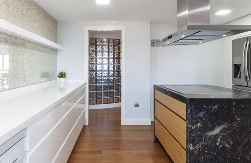 Grau i Platja Apartment | Beachfront Paradise: 3 Bedroom Retreat with Ocean Views