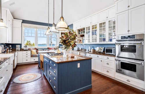 Royal Oak House | Private Waterfront Estate with Ocean View & Spa Amenities