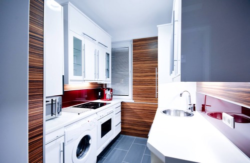 Leopoldstadt Apartment | Modern Apartment with Balcony and Pool in Vienna - Rated 9.2
