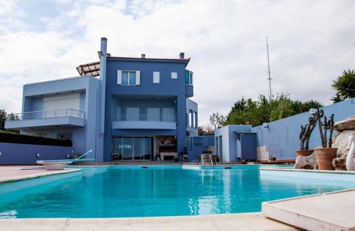 Velo-Vocha Villa | Relaxing Oceanfront Retreat with Pool and Spa Access