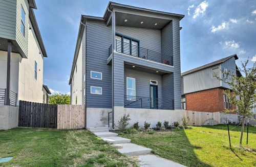 Meadows At Trinity Crossing House | Stylish Austin Home: Family-Friendly Retreat Near Downtown