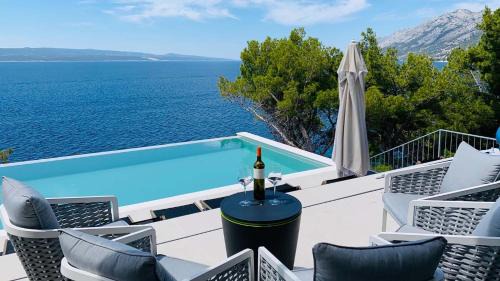 Brela Villa | Pet-Friendly Villa in Brela with Oceanfront Pool & Hot Tub