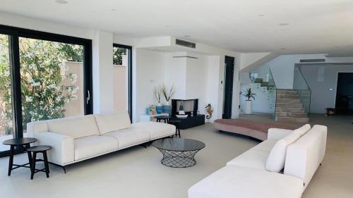 Brela Villa | Pet-Friendly Villa in Brela with Oceanfront Pool & Hot Tub
