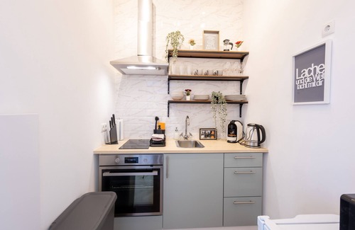 Vienna Apartment | Stylish Designer Apartment Near Schönbrunn with Great Amenities