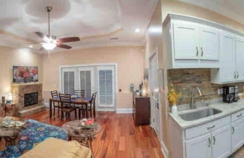 Graysville House | Stylish 2 Bedroom Apartment with Office & Family-Friendly Perks